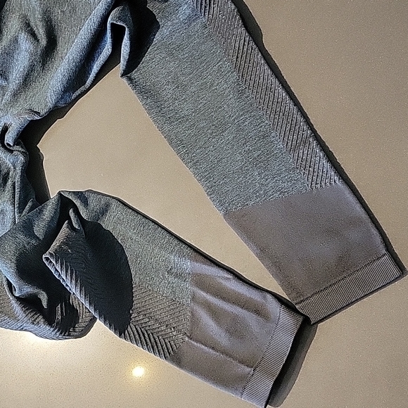 Fabletics Legging - Picture 4 of 8